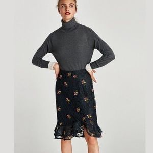 Zara lace mid pencil skirt with Embroidery black size xS